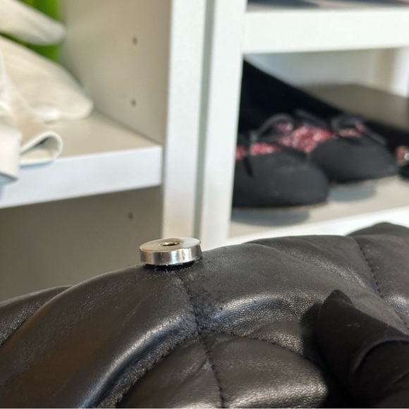 AUTHENTIC Saint Laurent Black Quilted Leather Shoulder Bag - Picture 9 of 9